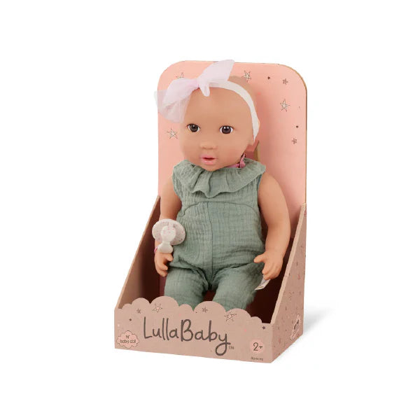 Muñeca con jumper verde y cintillo LullaBaby