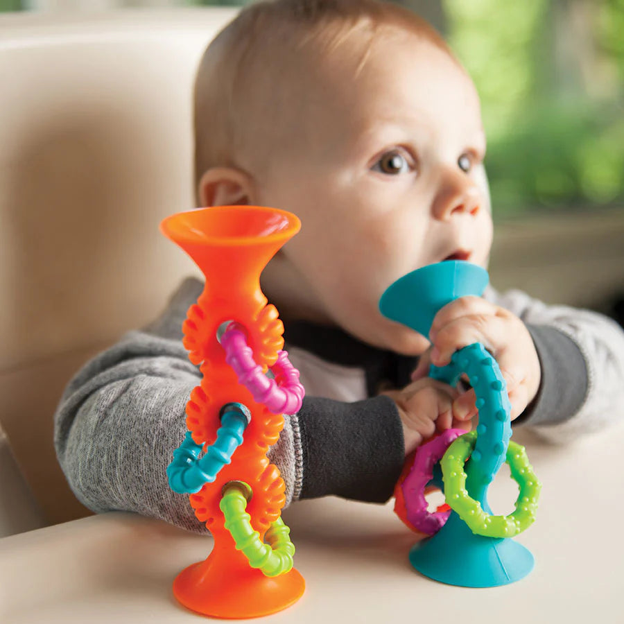 Mordedor y Sonajero PipSquigz Naranjo FatBrain Toys